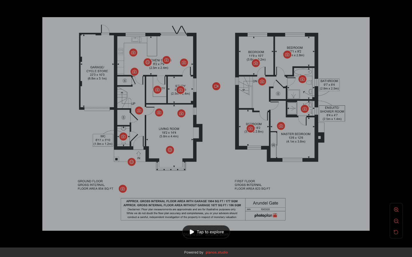 Interactive Planos floor plan of a two-storey house with room hotspots